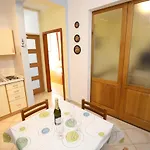 Mali Iz 16535b Apartmán