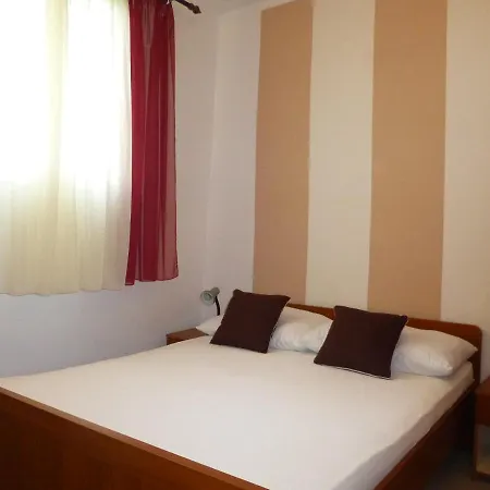 Apartment Mali Iz 16535b