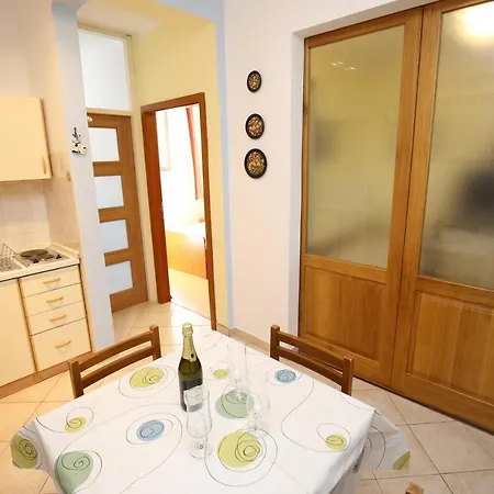 Mali Iz 16535b Apartment